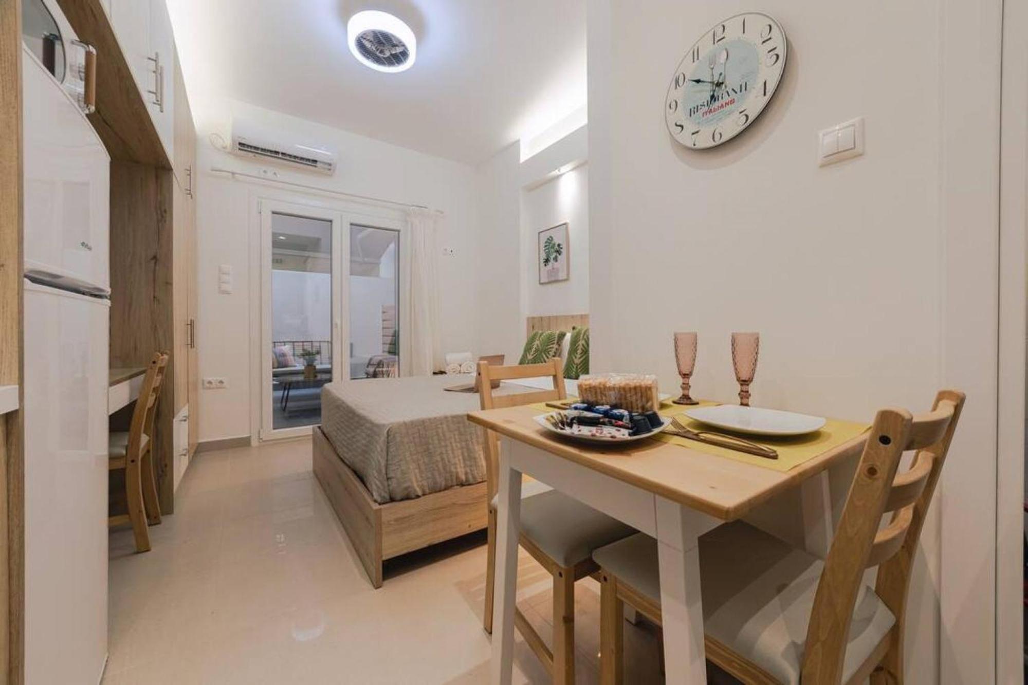 Small And Cozy Studio Афины Экстерьер фото